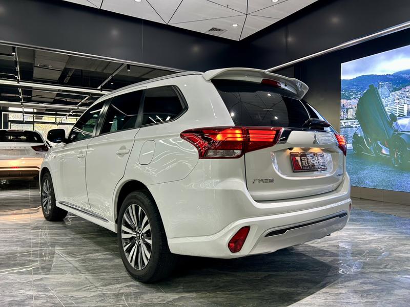 Mitsubishi Outlander, 2022 — фото 5 из 12