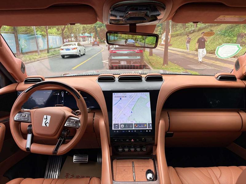 BYD Yangwang U8, 2023 — фото 6 из 12