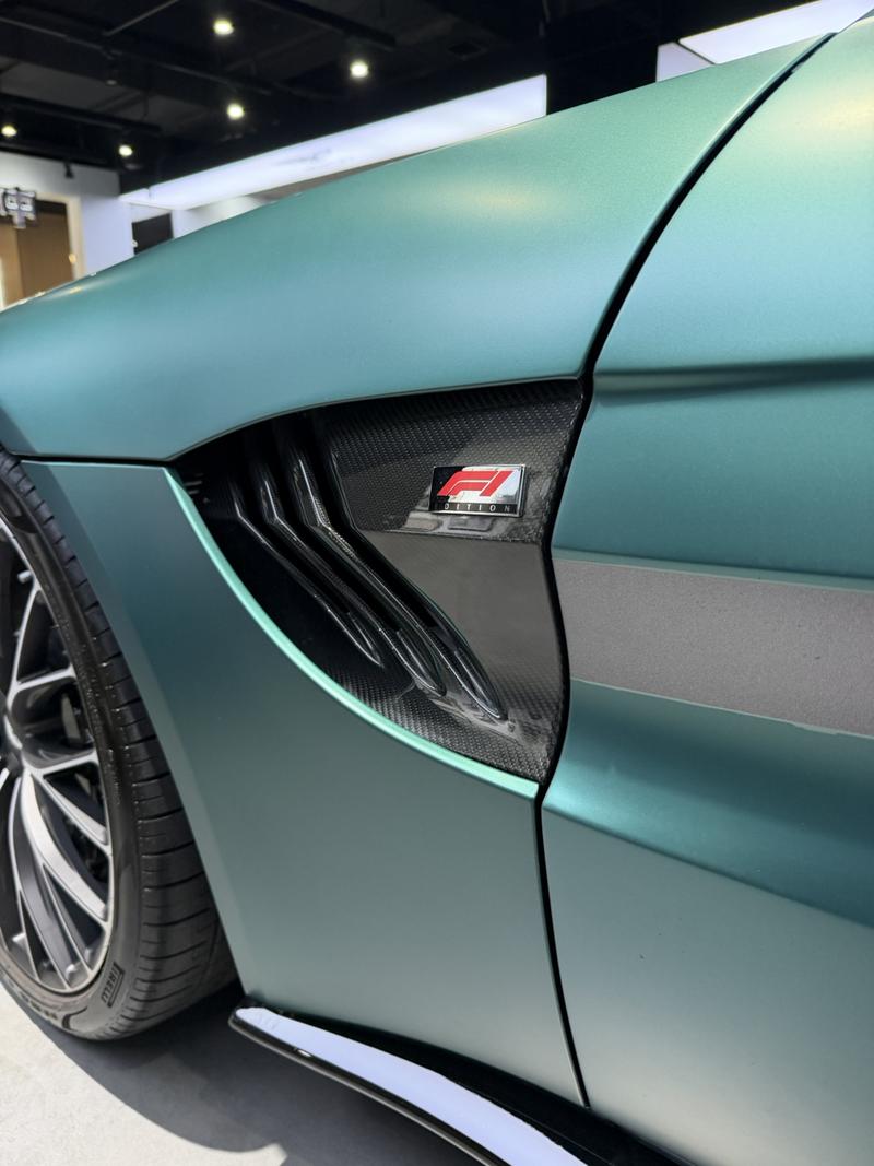 Aston Martin V8 Vantage, 2022 — фото 4 из 7