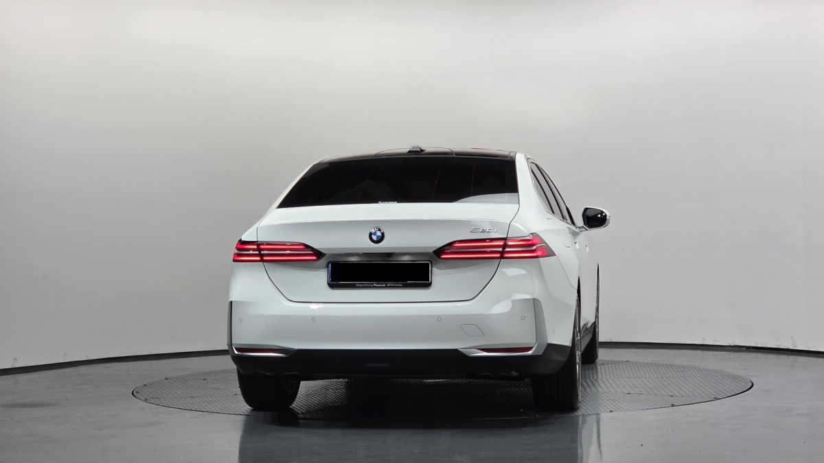 BMW 5 Series, 2025 — фото 4 из 12