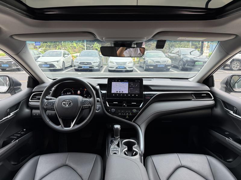 Toyota Camry, 2023 — фото 9 из 12