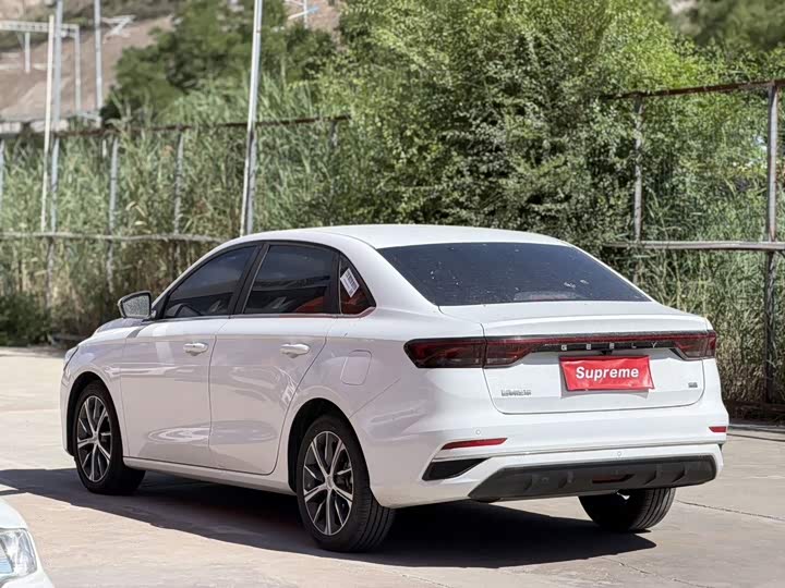 Geely Emgrand, 2023 — фото 8 из 9