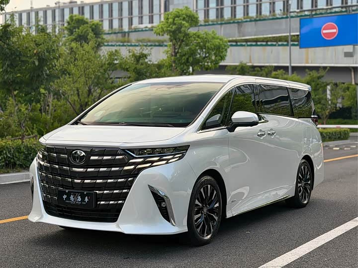 Toyota Alphard, 2023 — купить в Казани под ключ
