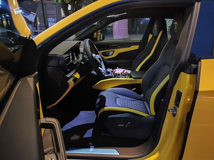 Lamborghini Urus SE, 2026 — фото 6 из 9