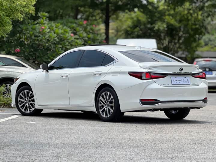 Lexus ES, 2024 — фото 4 из 9