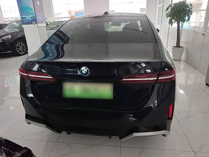 BMW i5, 2025 — фото 6 из 9