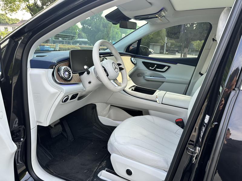 Mercedes-Benz EQE SUV, 2023 — фото 9 из 12