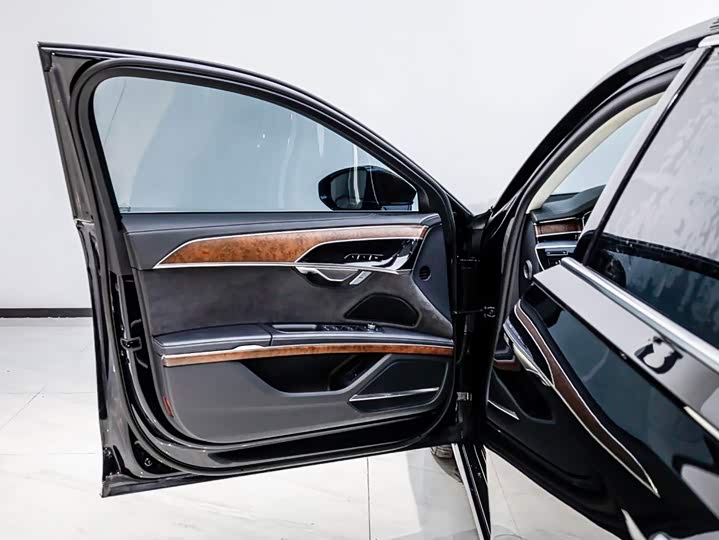 Audi A8, 2022 — фото 8 из 9