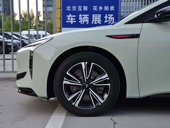 Hongqi EH7, 2026 — фото 6 из 9