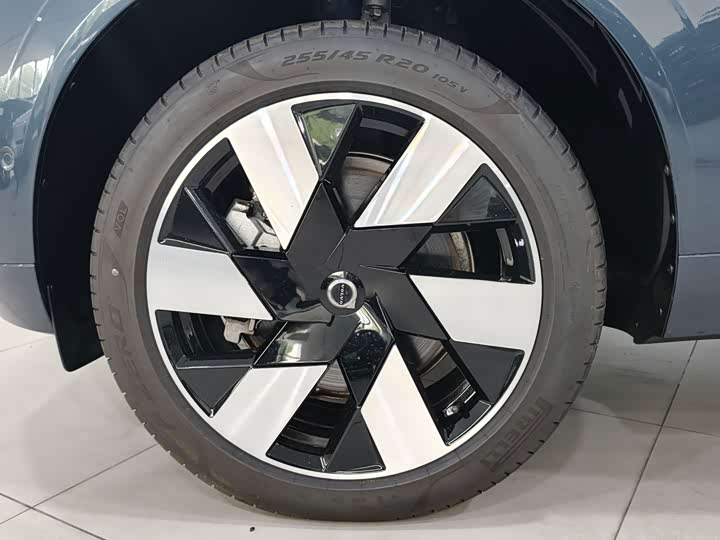 Volvo XC60 Hybrid, 2025 — фото 9 из 9