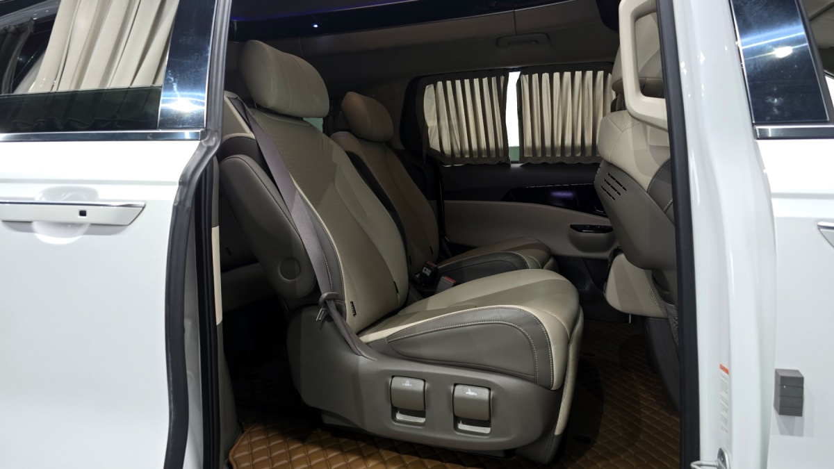 Kia Carnival, 2023 — фото 11 из 12