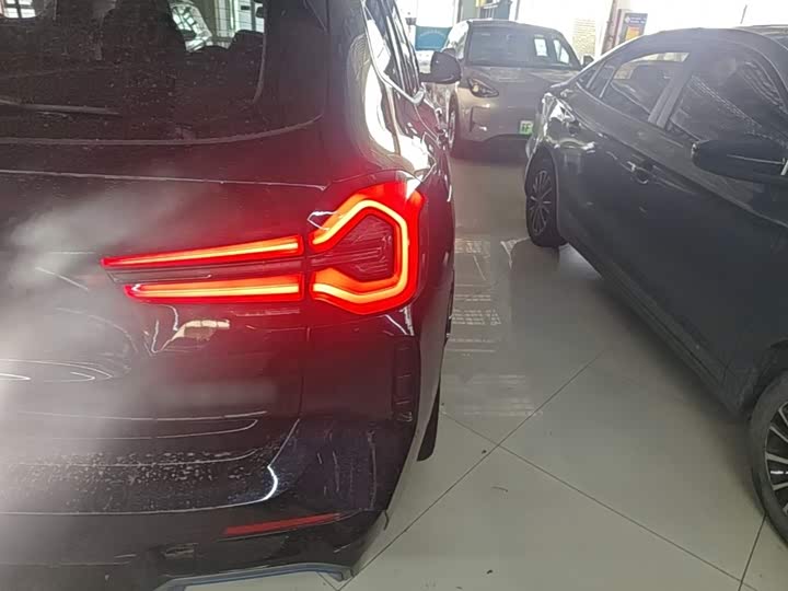 BMW iX3, 2021 — фото 8 из 9