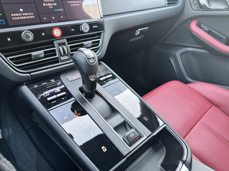 Porsche Macan, 2025 — фото 10 из 12
