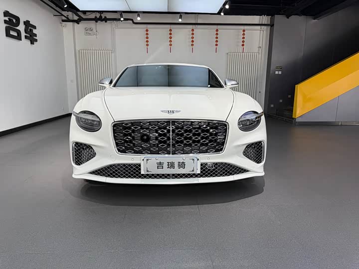 Bentley Continental GT Hybrid, 2025 — фото 2 из 12