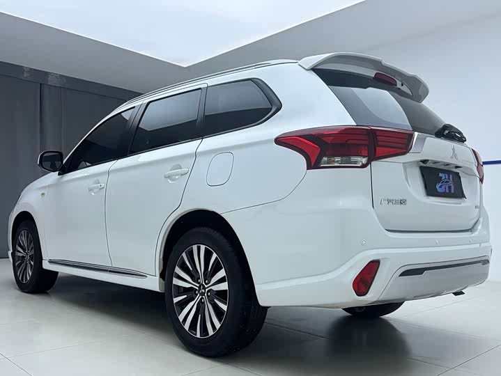 Mitsubishi Outlander, 2022 — фото 4 из 9