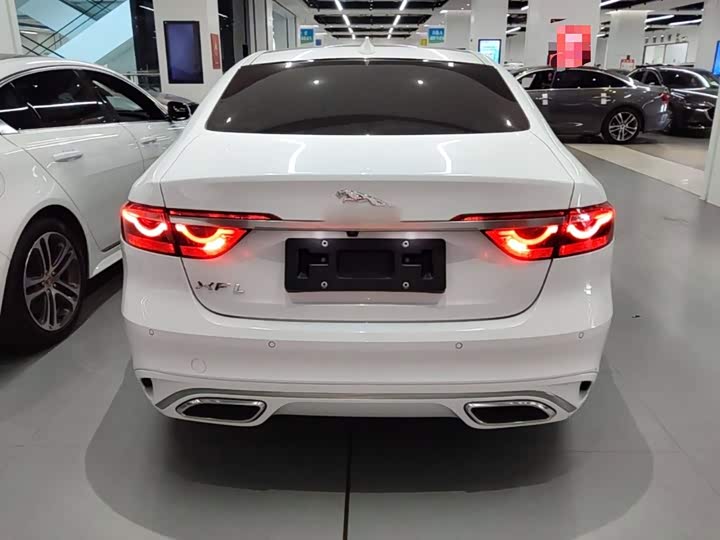 Jaguar XF L, 2022 — фото 6 из 9