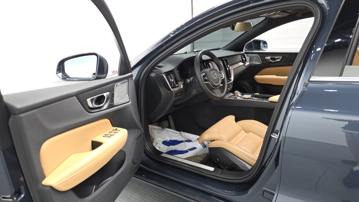 Volvo S60, 2023 — фото 10 из 12