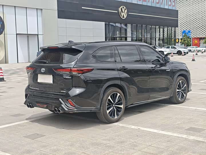 Toyota Crown Kluger, 2023 — фото 4 из 9