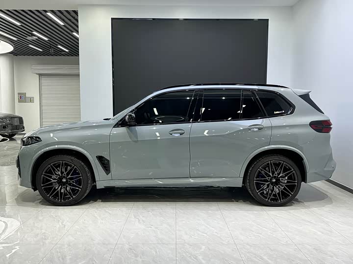 BMW X5 M, 2025 — фото 4 из 9