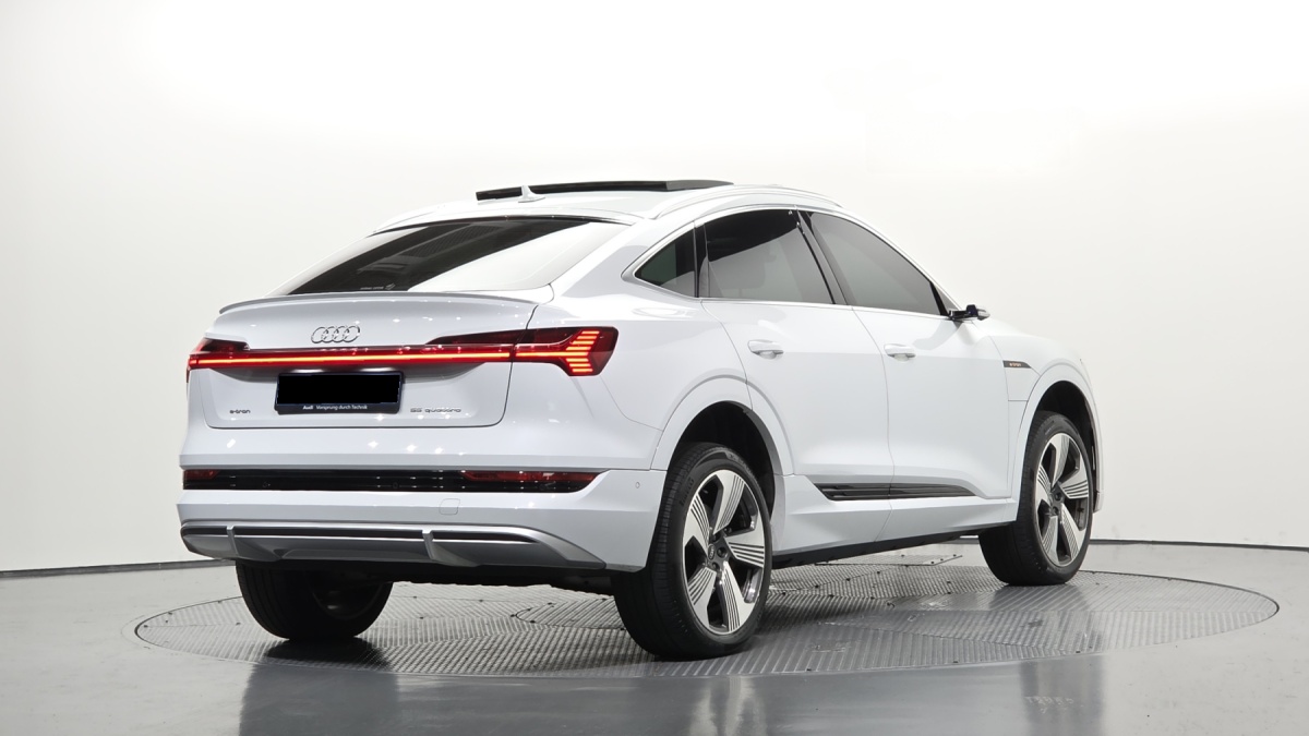 Audi e-tron, 2022 — фото 2 из 12