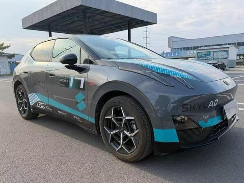 Lynk & Co Z20, 2024 — фото 3 из 10