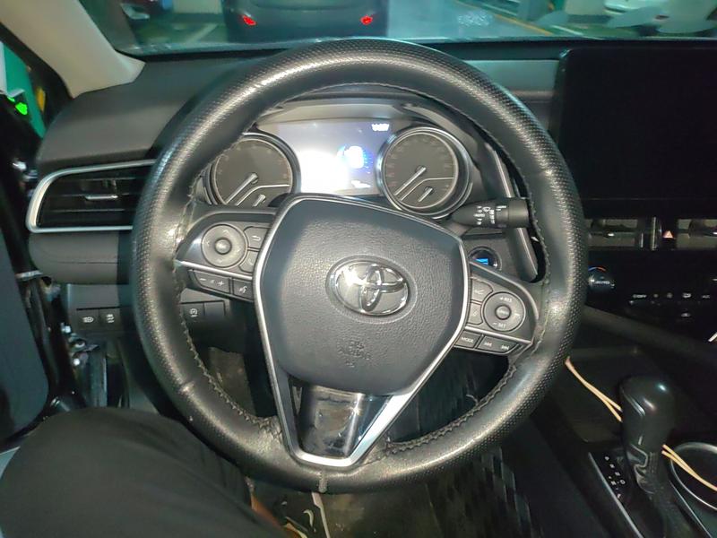 Toyota Camry, 2023 — фото 6 из 11