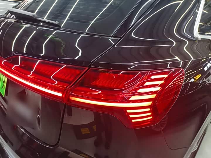 Audi e-tron, 2023 — фото 8 из 9