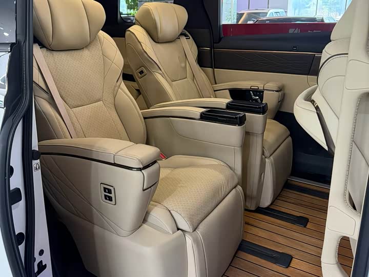 Toyota Alphard, 2023 — фото 9 из 9