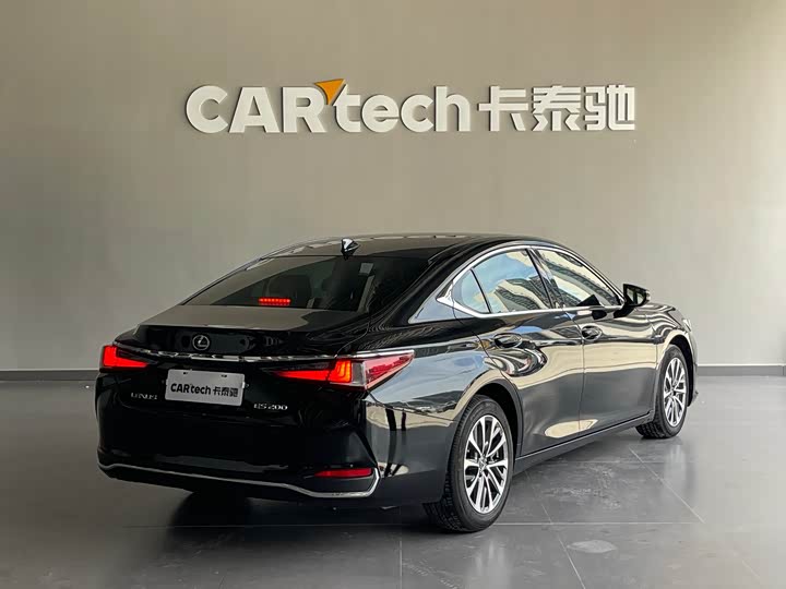 Lexus ES, 2023 — фото 4 из 9