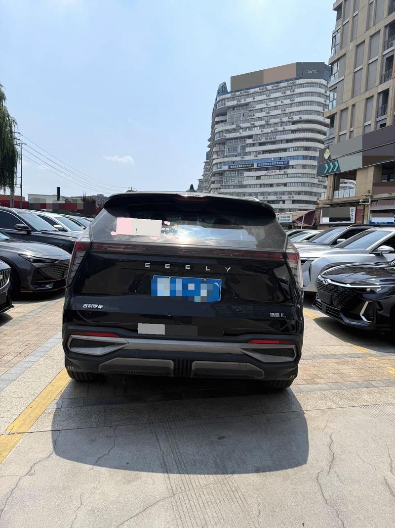 Geely Atlas L, 2023 — фото 4 из 10
