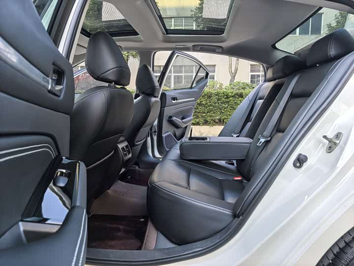 Nissan Teana, 2022 — фото 8 из 9
