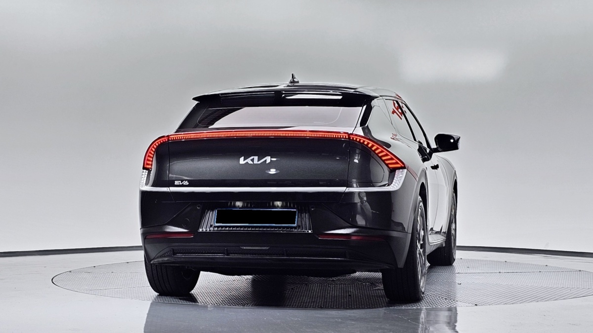 Kia EV6, 2022 — фото 4 из 12