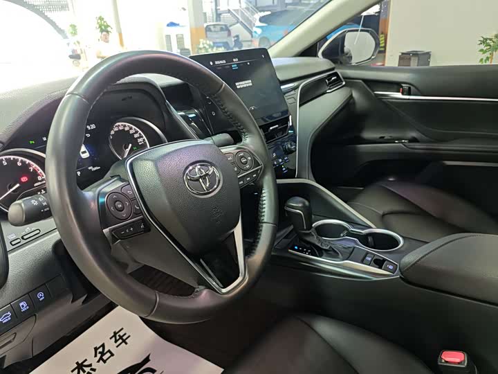 Toyota Camry, 2023 — фото 6 из 9