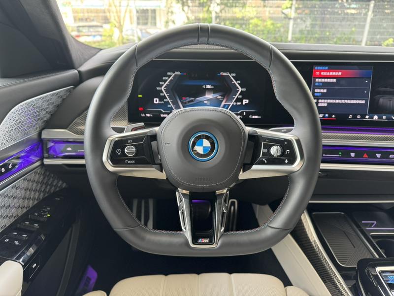 BMW i7, 2025 — фото 11 из 12