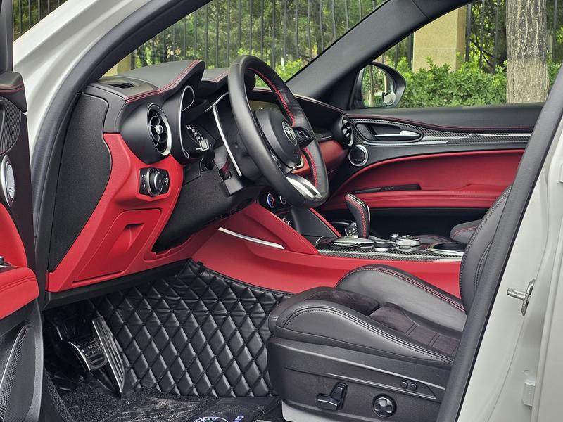 Alfa Romeo Stelvio, 2022 — фото 10 из 12