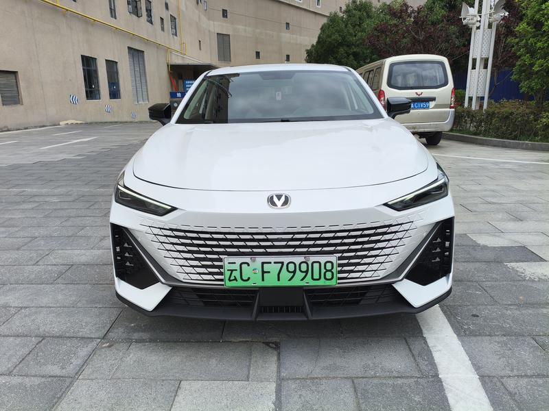Changan UNI-V Hybrid, 2023 — фото 2 из 12