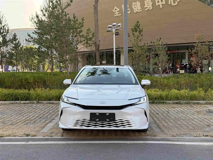 Toyota Camry, 2026 — фото 2 из 9