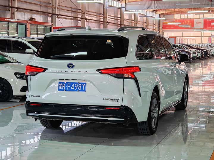 Toyota Sienna, 2022 — фото 8 из 9