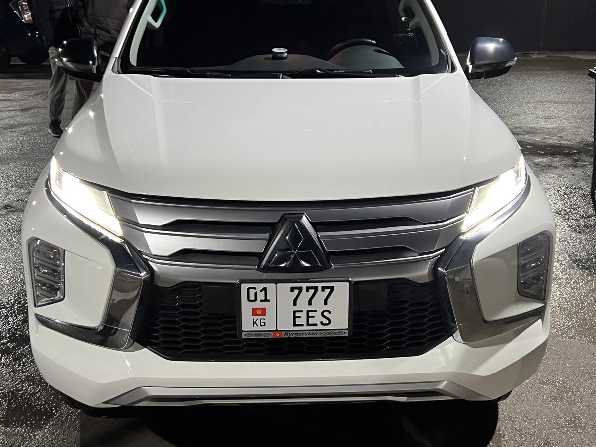 Mitsubishi Montero Sport, 2023 — фото 2 из 12