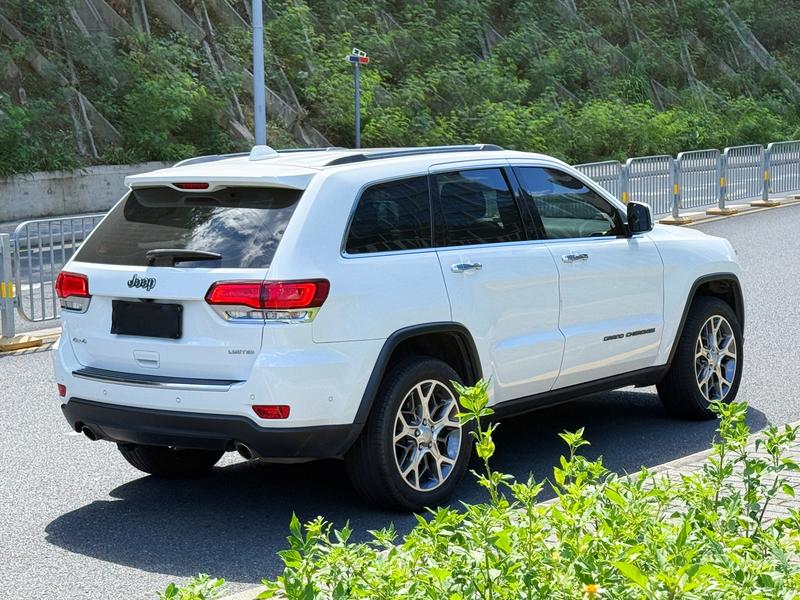 Jeep Grand Cherokee, 2022 — фото 6 из 12