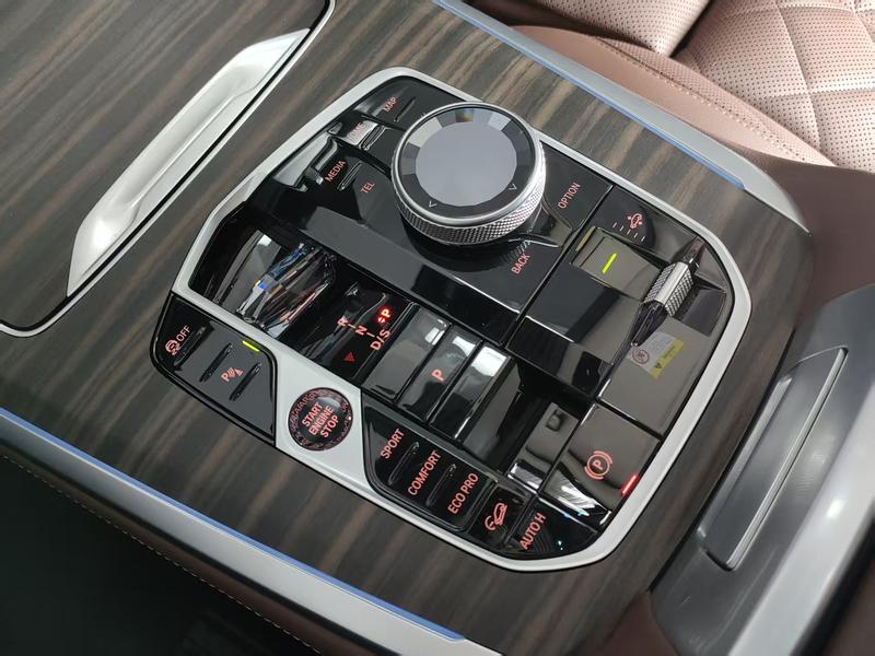 BMW X7, 2024 — фото 9 из 12
