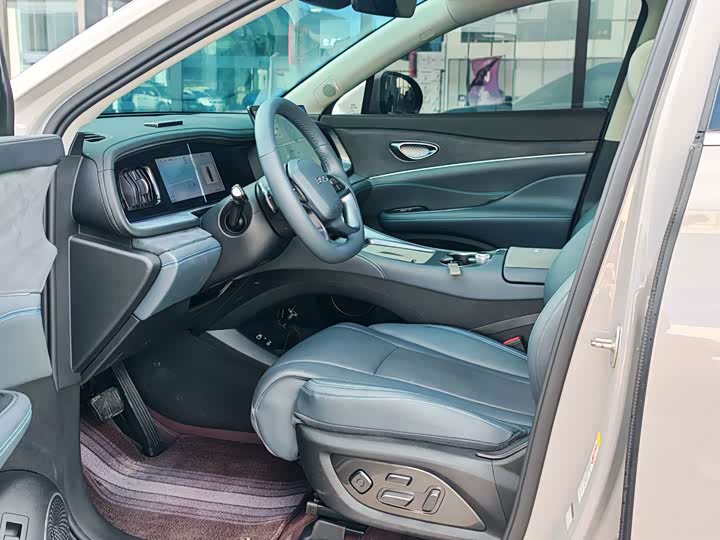 BYD Sea Lion 07 DM-i Hybrid, 2025 — фото 4 из 9