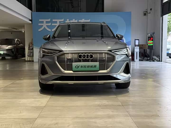 Audi e-tron, 2023 — фото 4 из 9