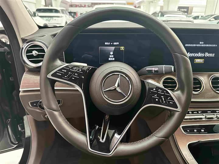 Mercedes-Benz E-Class, 2023 — фото 8 из 9