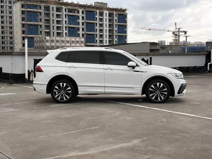 Volkswagen Tiguan L Pro, 2024 — фото 4 из 9