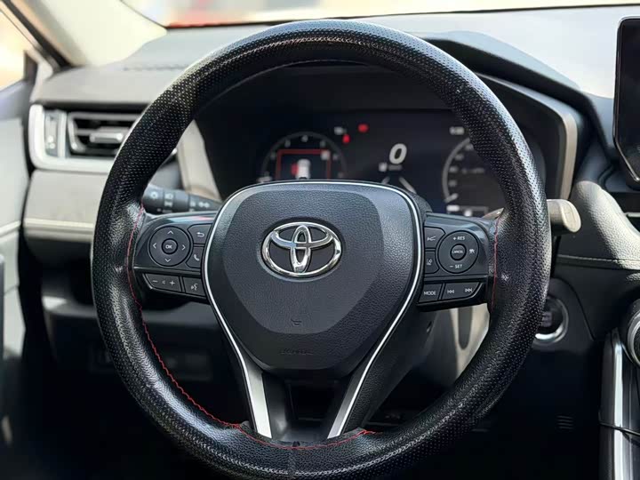 Toyota RAV4, 2023 — фото 9 из 9