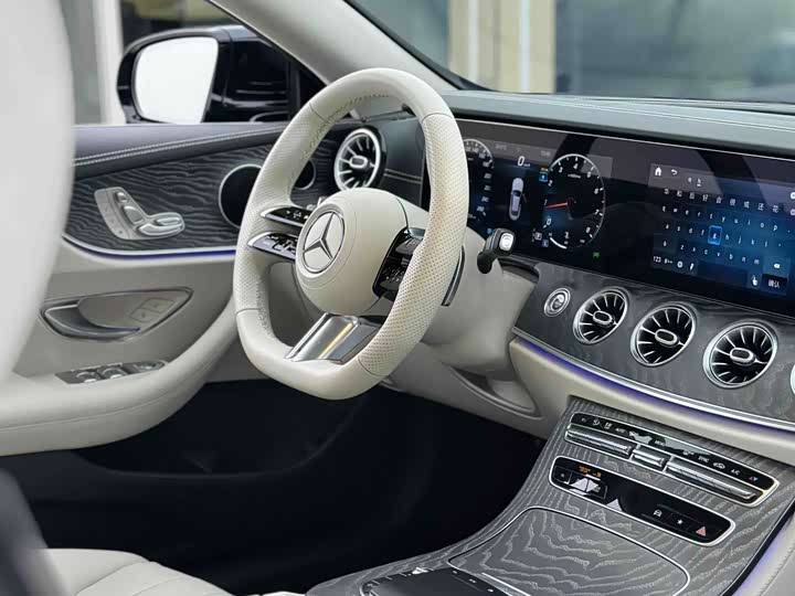 Mercedes-Benz E-Class, 2023 — фото 4 из 9