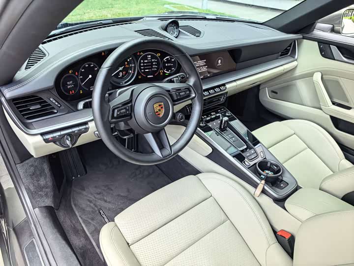 Porsche 911, 2023 — фото 8 из 9