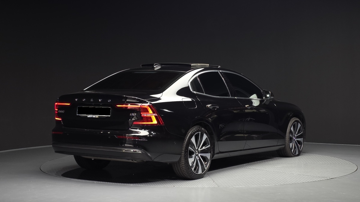 Volvo S60, 2024 — фото 2 из 12