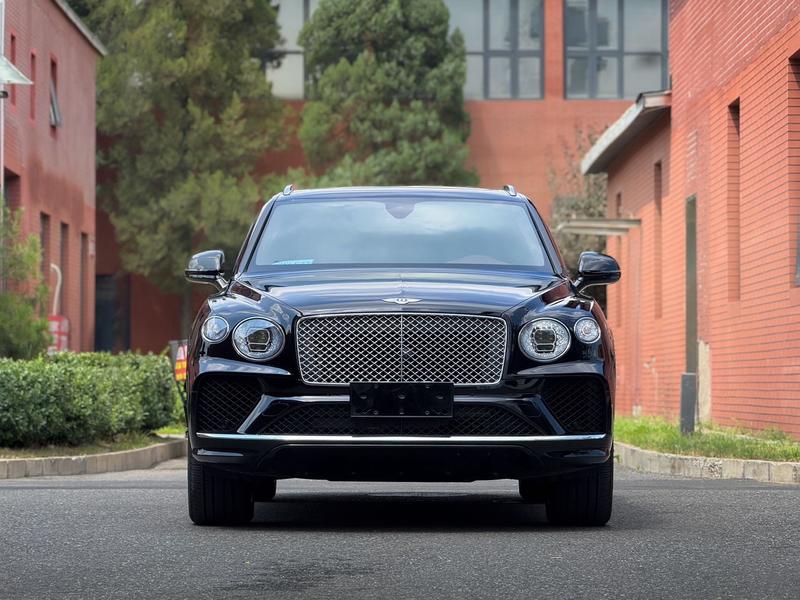 Bentley Bentayga, 2023 — фото 2 из 11